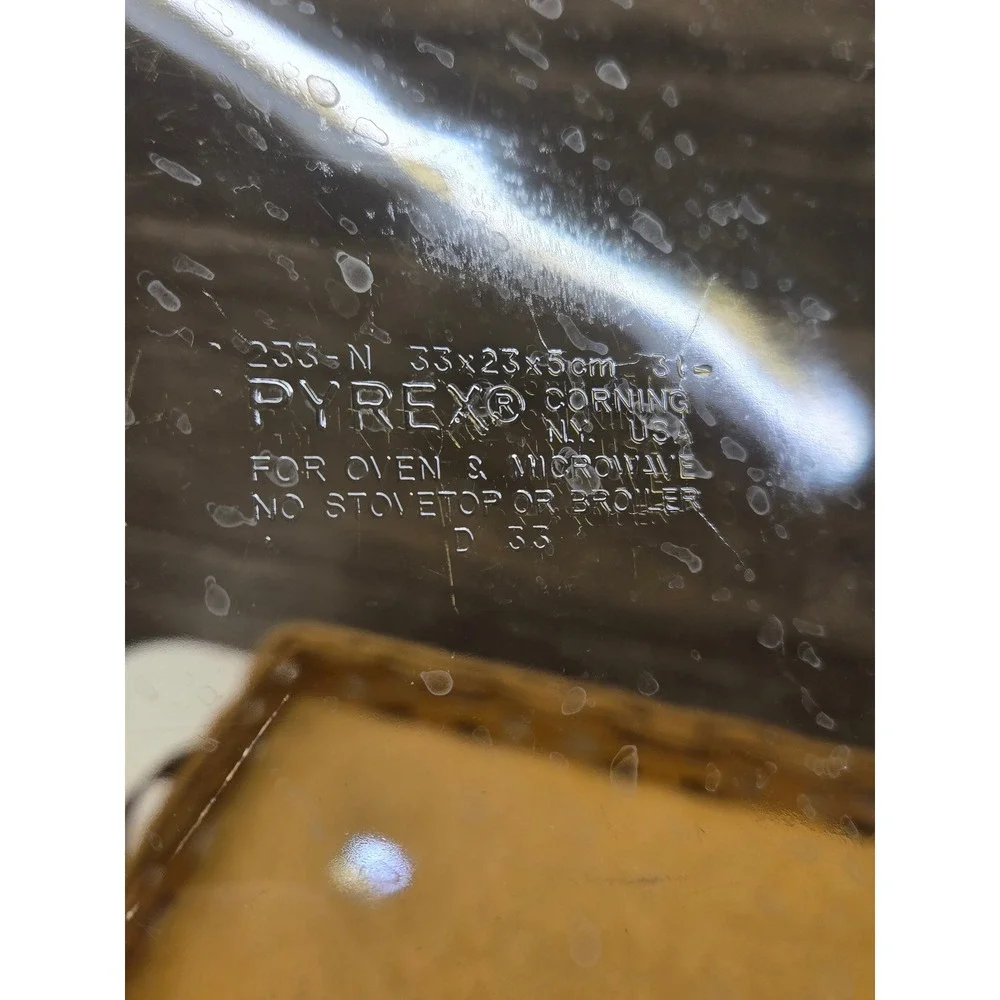 Vintage Pyrex 233-N‎ Amber Glass Baking Dish with Woven Basket Carrier 3QT 13x9